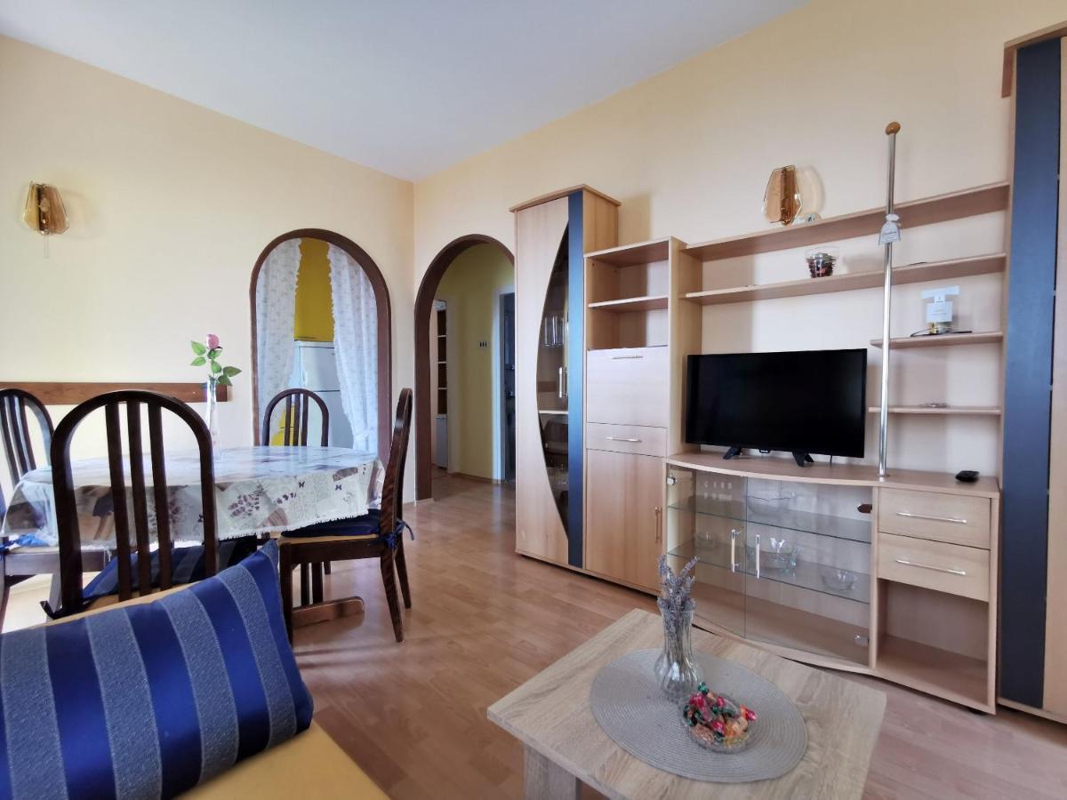 Apartment Delost Lovran Buitenkant foto
