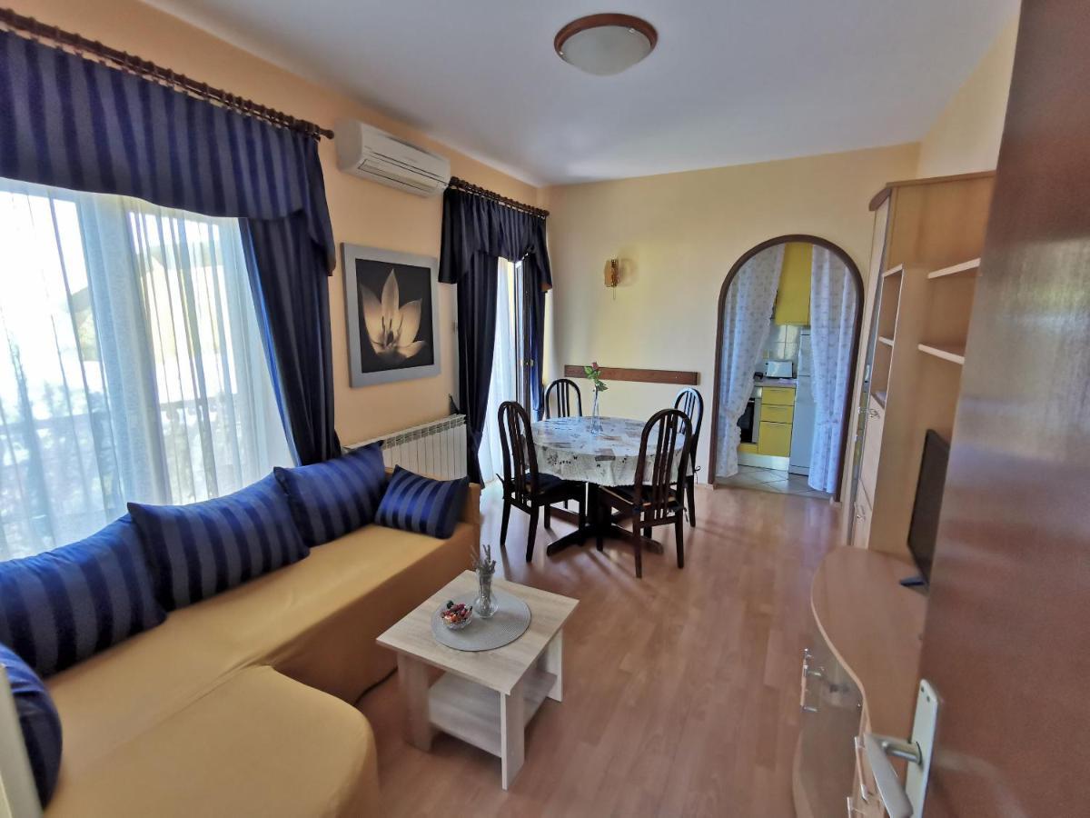 Apartment Delost Lovran Buitenkant foto