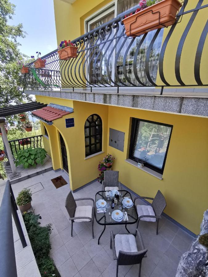 Apartment Delost Lovran Buitenkant foto